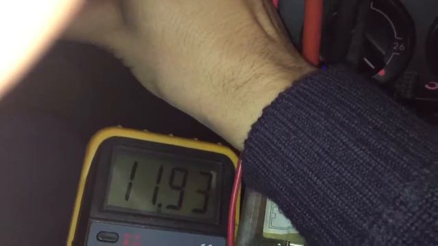 Volkswagen polo 9n3 radio switched line 12 volts