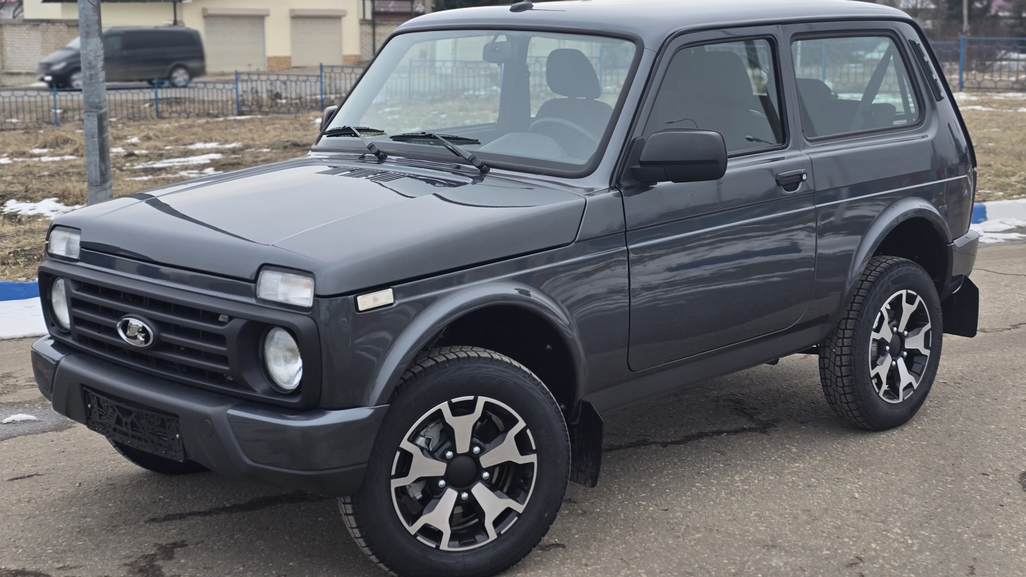 Niva Legend Urban в красивом цвете "Борнео"