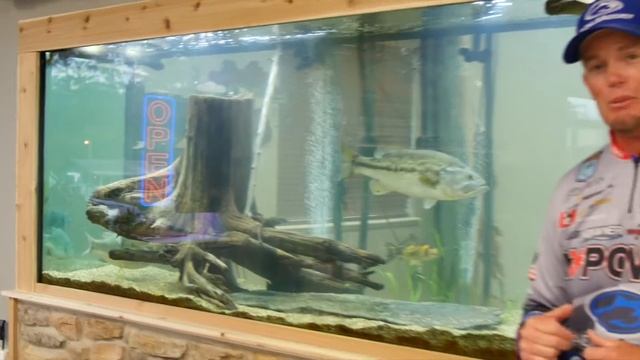 Keith Combs at the Tackle Addict bass tank