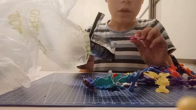 Открываю десять упаковок с бонстиками 6