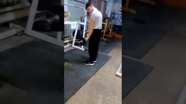 #качаем банки в спорт зале