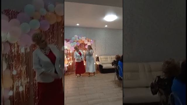 Знаете, почему я так улыбаюсь?)) Девушка спела мою песню своей маме ❤️ Дело было так. Мне пишет моя