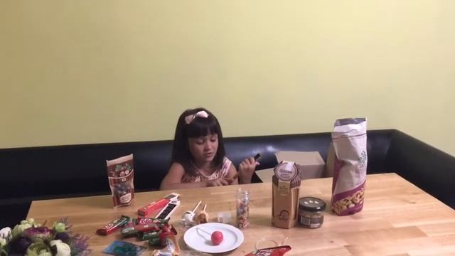 HAUL! Распаковка посылки со сладостями/ОЧЕНЬ много Kit-kat/соленый шоколад с карамелю