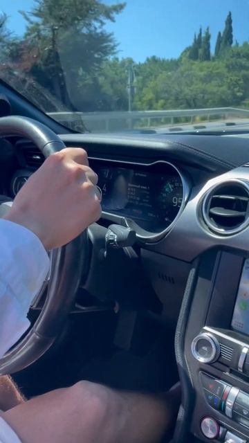 Ford MUSTANG 5.0 на Ялтинском серпантине! На 100-м бензине бомба  он его просто пьёт  как конь