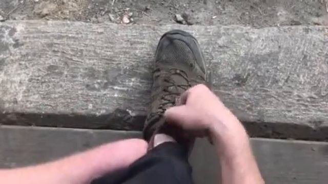 How to tie your shoes with one hand