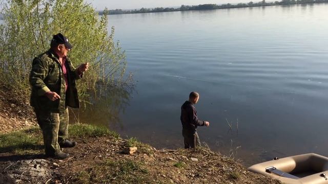 На донку, на чехонь..первая рыбалка в 2015 году)