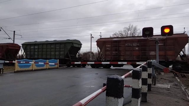 ВЛ80к-736 з вантажним поїздом