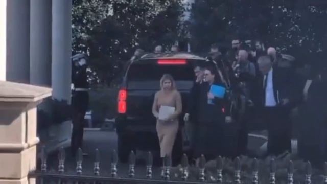 Украинская делегация также покинула Белый дом.