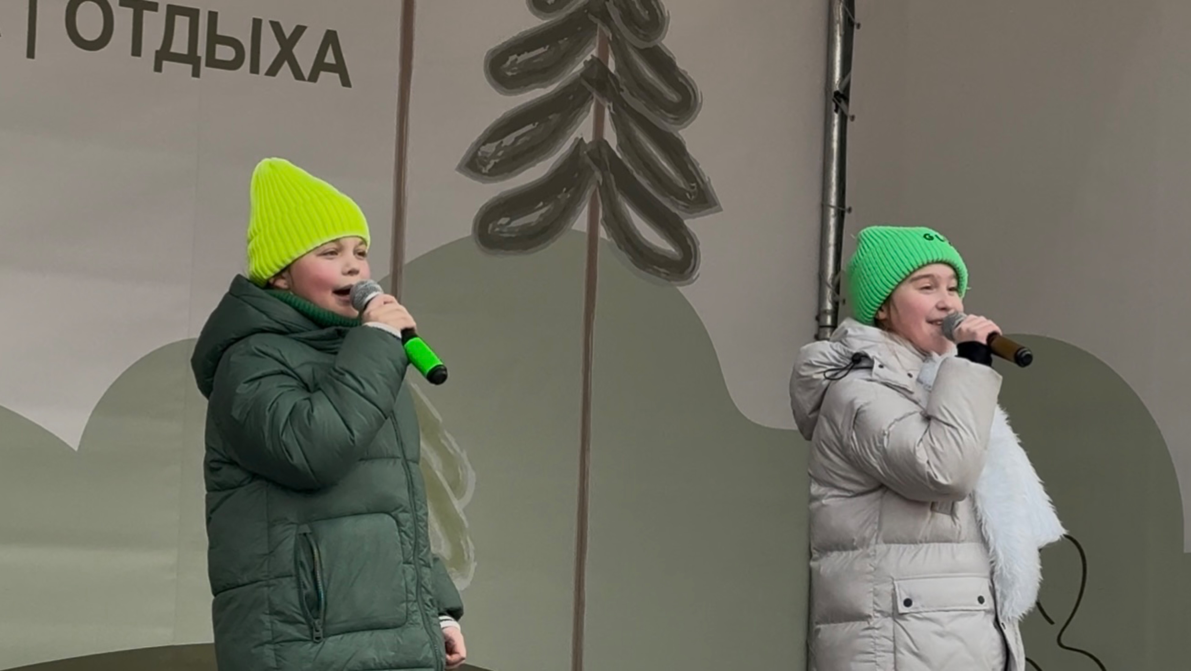 ✨СИЯЕМ✨с песней «КАРУСЕЛИ» поздравляют всех с началом весны!🌸