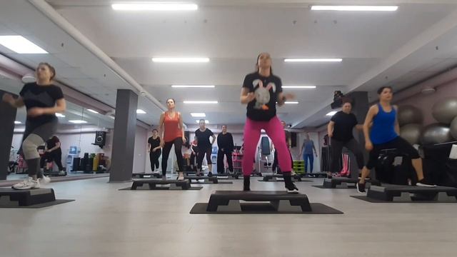 СТЕП АЭРОБИКА ЦЕЛАЯ ТРЕНИРОВКА / STEP AEROBICS