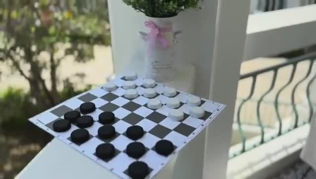 Своими руками шашки из пластиковых пробок 🤍🖤