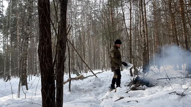 ОДИНОЧНЫЙ Bushcraft  В ЗИМНЕМ ЛЕСУ, ЛЕСНОЙ СТУЛ И СТОЛ, БЫСТРОЕ ОБУСТРОЙСТВО СТОЯНКИ  В ЛЕСУ. #15