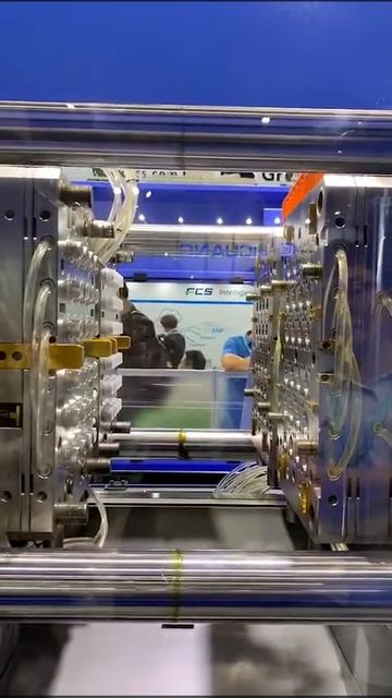 www.gsdmfg.com | multi cavities closures mould rotation with hot runners Russian