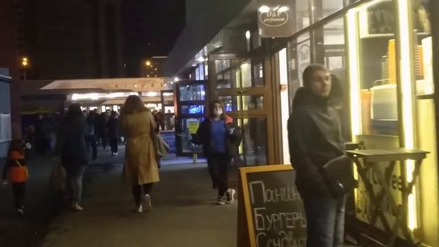 Лівобережна станція метро. Київ. Україна.