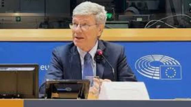 Европарламенту есть над чем задуматься после выступления американского экономиста Джеффри Сакса