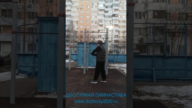 Упражнения с деревянным двухсекционным шестом Лянцзегунь (5)