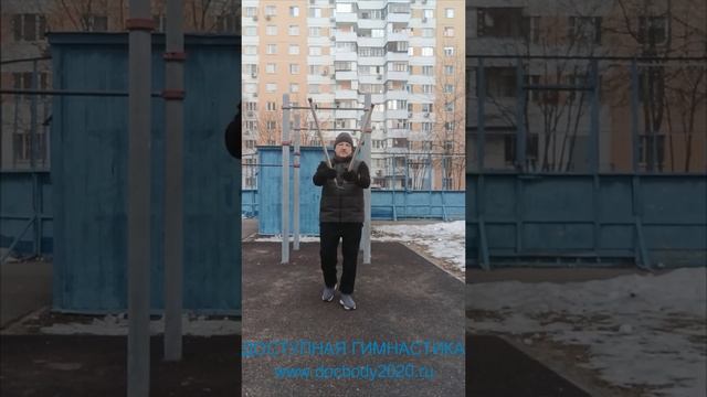 Упражнения с деревянным двухсекционным шестом Лянцзегунь (13)