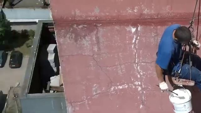 Нанесение герметика. Герметизация швов в панельных домах 
https://stroyalp.ru/shov2.php