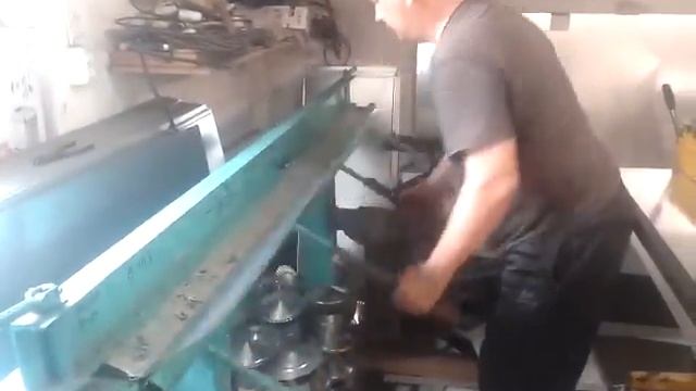 Инвалид в работе.