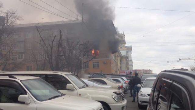 Владивосток. Пожар напротив двфу корпуса . Суханова . 3