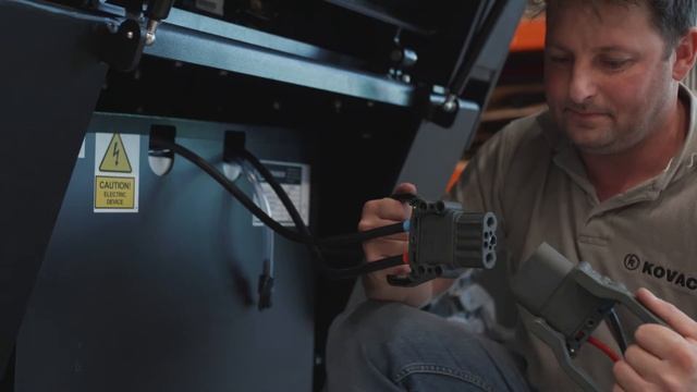 Video Manual Elise 900 - 10. Connecting to the charger