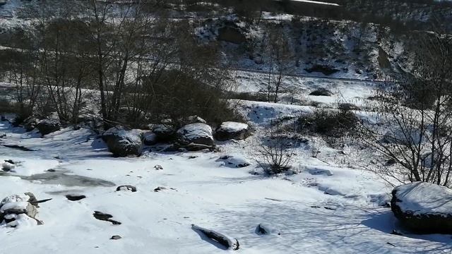 Горы  реки Дагестана, красивая зима в горах река рубас замёрзла