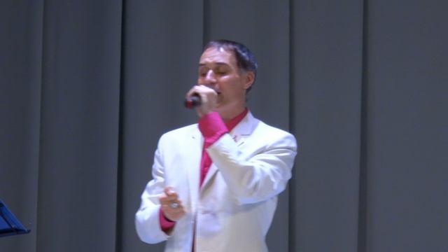 ВЕДУЩИЙ  АРТИСТ ВОКАЛИСТ КОНЦЕРТ ПЕСНЯ ЛЪЁТСЯ МУЗЫКА