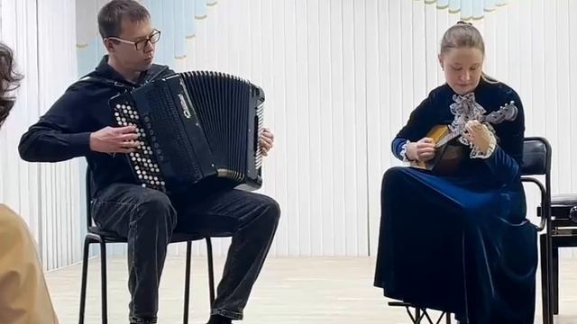 На открытии школьного конкурса "Танцевальный марафон"