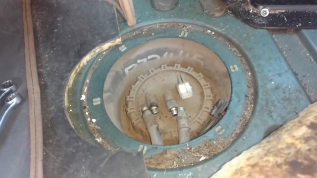 Fuel pump removal and installation on a Land Range Rover - VOTD
