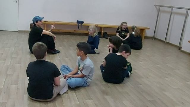 Актерский тренинг на взаимодействие в группе.