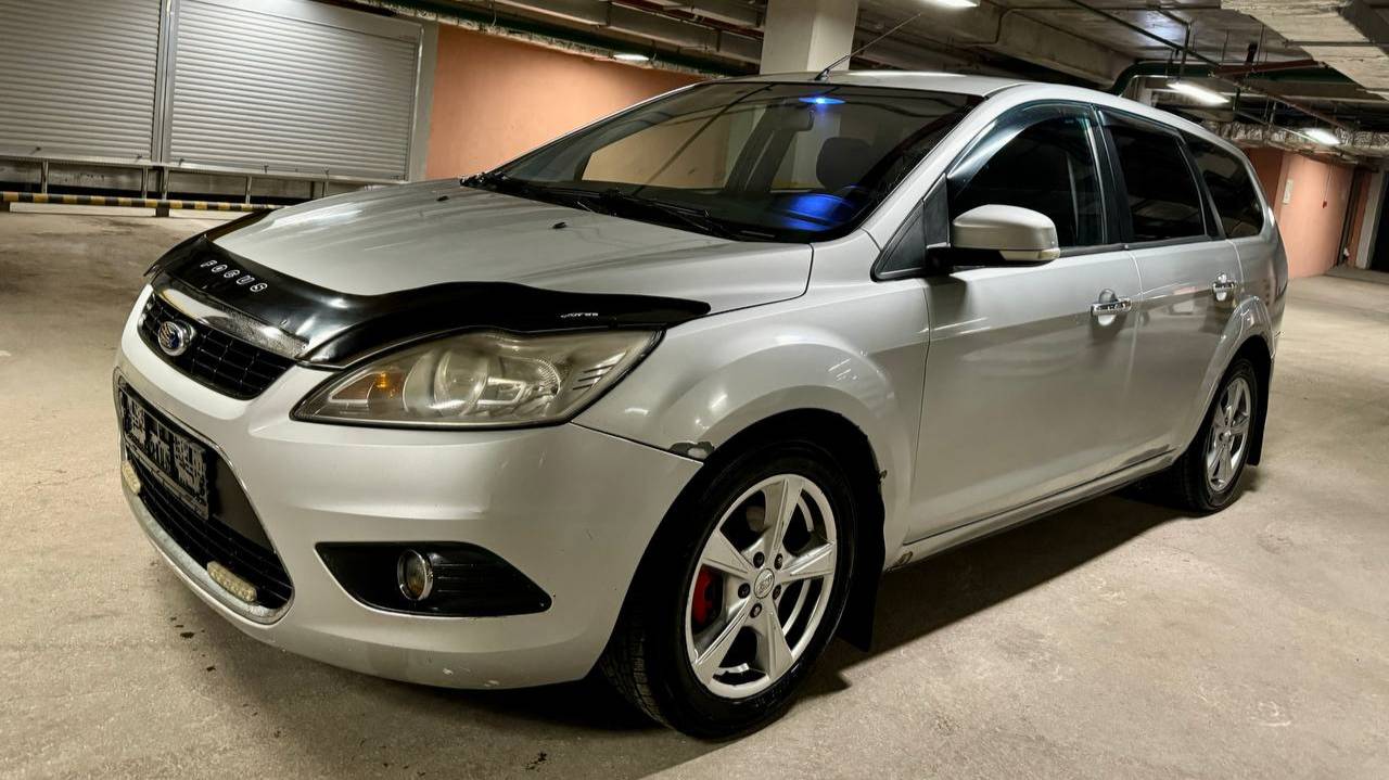 Ford Focus; 1,6 MT; 2010; Серебристый