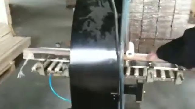 Упаковочный станок в работе