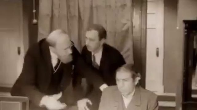 Профессор Преображенский отчитывает Шарикова