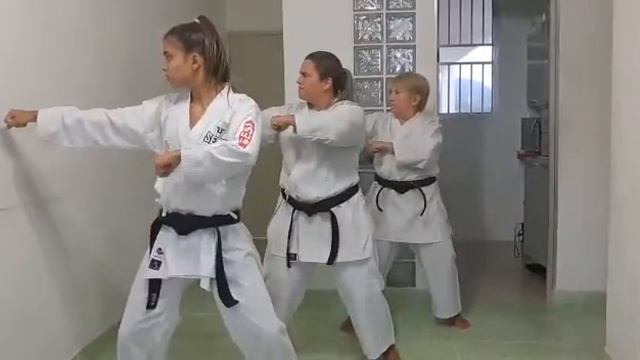 Três gerações do karatê - NAIHANSHI SHODAN - KATA DE FAIXA BRANCA - Academia Kika Dojo Karate