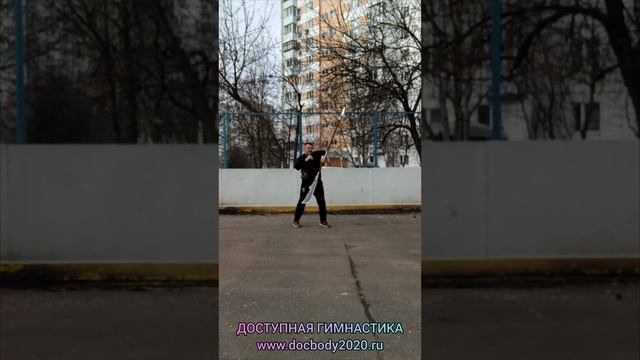 Упражнения со спортивной алебардой Гуань дао (11)