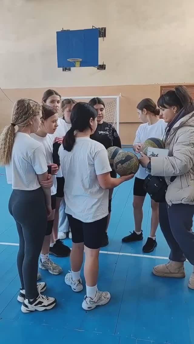 Спортивный праздник по волейболу в Тополинской СОШ.