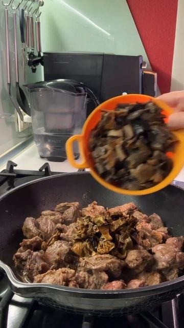 Тушеная картошка с мясом и грибами. Рецепт 👍