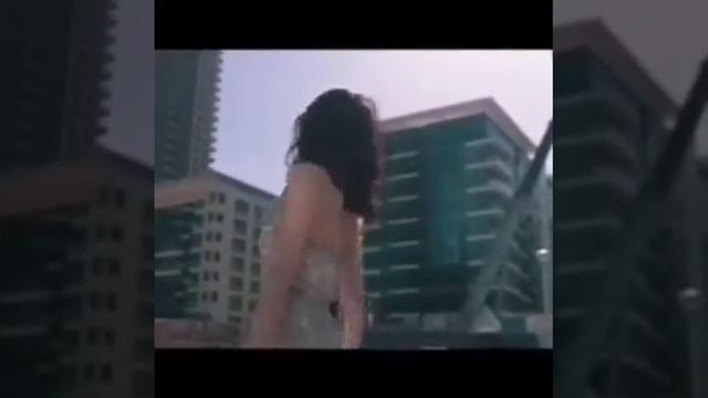 Призентацию духов "Essens"