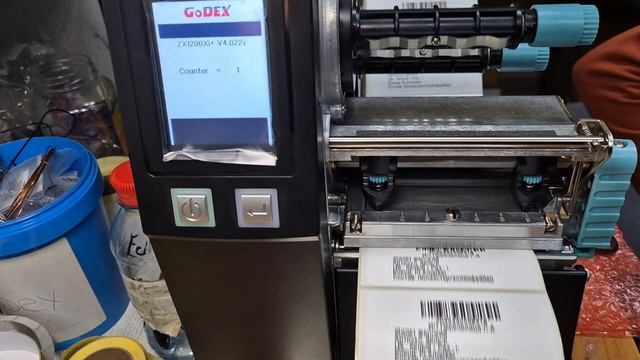 GoDex ZX1200xi количество отпечатанных этикеток на дисплее - демо работы новой прошивки принтера.