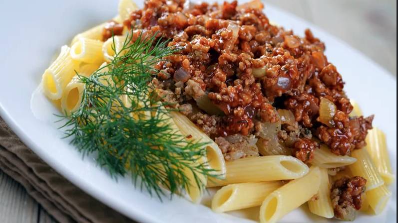 Приготовленные таким образом макароны с мясным фаршем получаются просто потрясающими на вкус!
