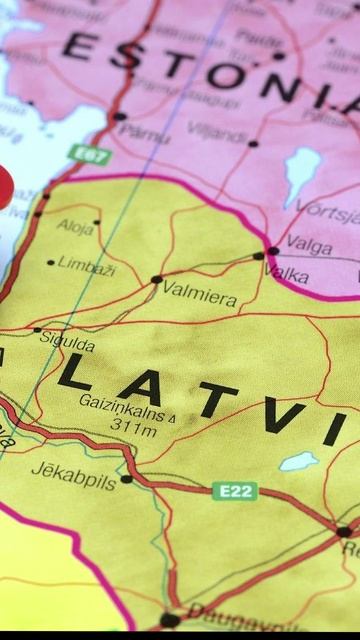 Латвию, Литву и Эстонию