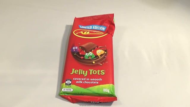 Chocolate Food Review Compilation #2! Kinder Bueno Cherry Ripe Milky Bar + more! | Birdew Reviews