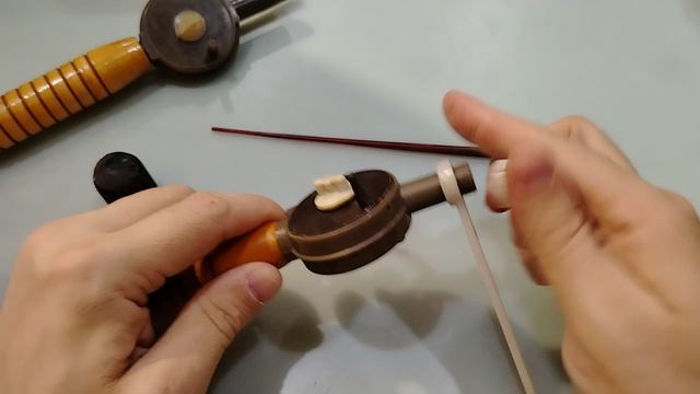ЗИМНЯЯ УДОЧКА ИЗ СССР С КУРКОМ И ДЕРЕВЯННОЙ РУЧКОЙ.ЗАВОД ПРОЛЕТАРСКАЯ СВОБОДА.