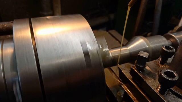 Нарезание резьбы на  втулке из нержавейки