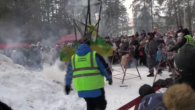 🥞 В Димитровграде горящее чучело свалилось на масленичных гуляниях