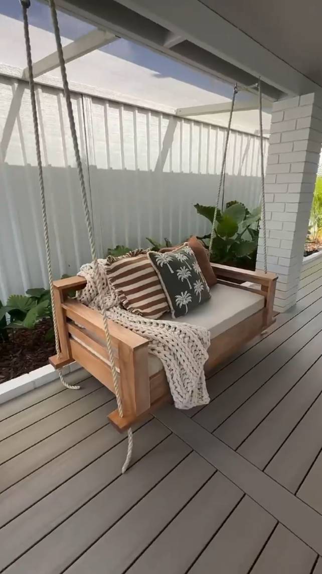 🔨Удобные качели на веранду! #shorts #garden #советы