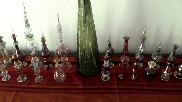 Коллекция арабских сосудов для хранения благовоний и духов