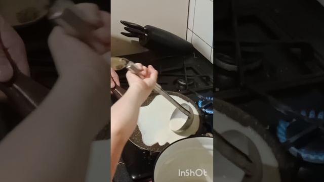 маленький повар Витя готовит самые вкусные блинчики