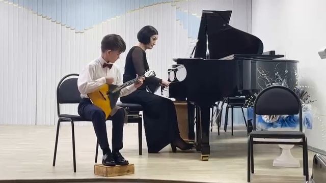 Остроухов Иван 3 Кл. на школьном конкурсе "Танцевальный марафон"