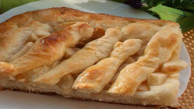 Дрожжевой пирог с яблоками